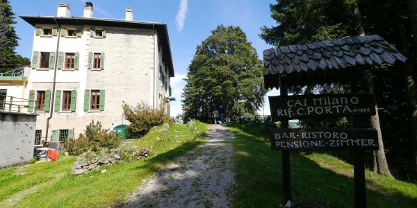 rifugio porta esterno