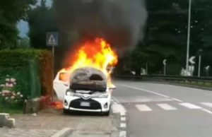 Incendio auto Ballabio 1lug20 (2)